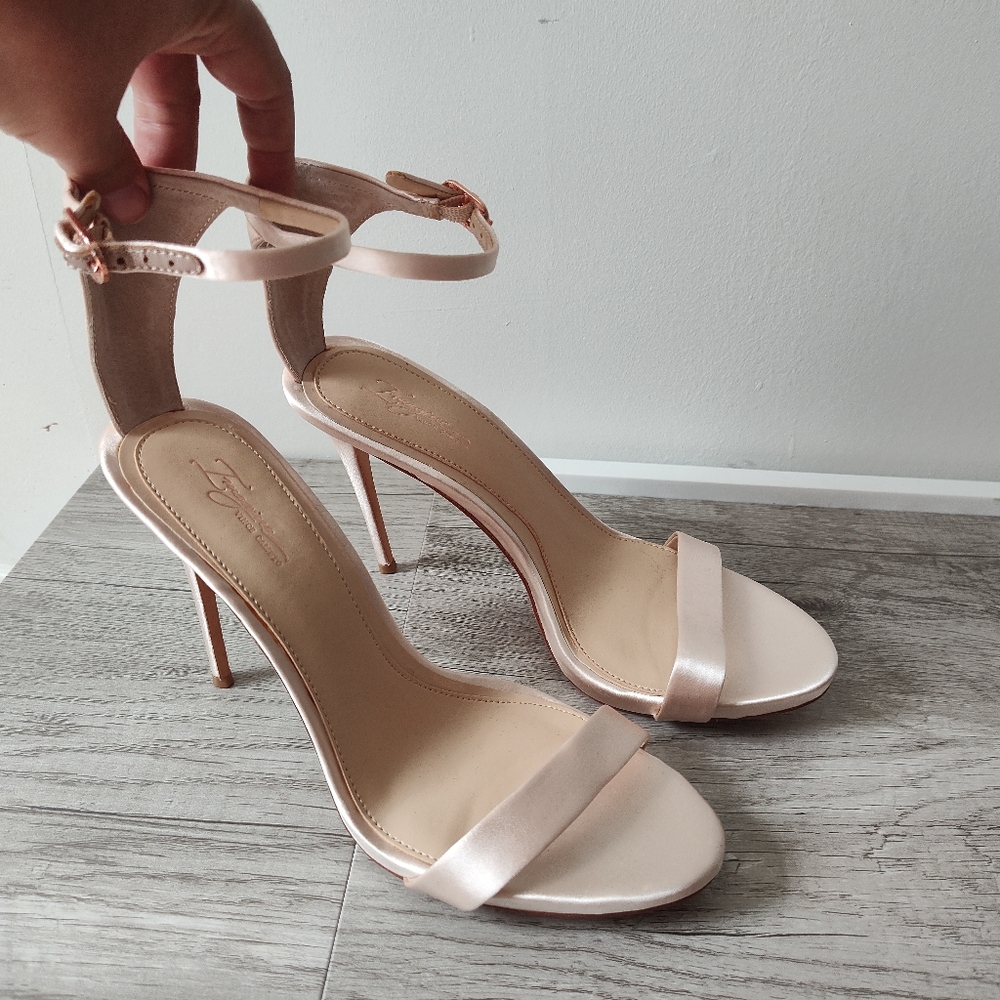 NWT Vince Camuto Blush Heels